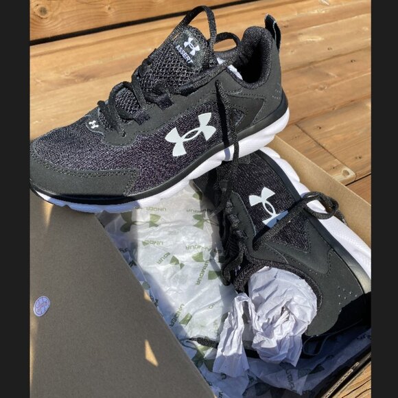 Under Armour Boys Running Shoes 5Y Black/White - Picture 5 of 11